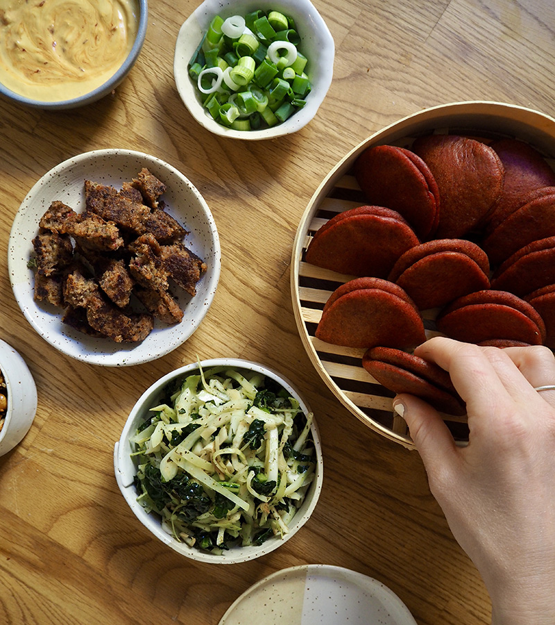 Ingredienser i skålar för att tillaga Bao Buns